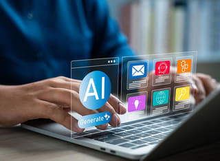 Investisseur débutant en crypto découvrant les fondamentaux du trading automatisé par IA